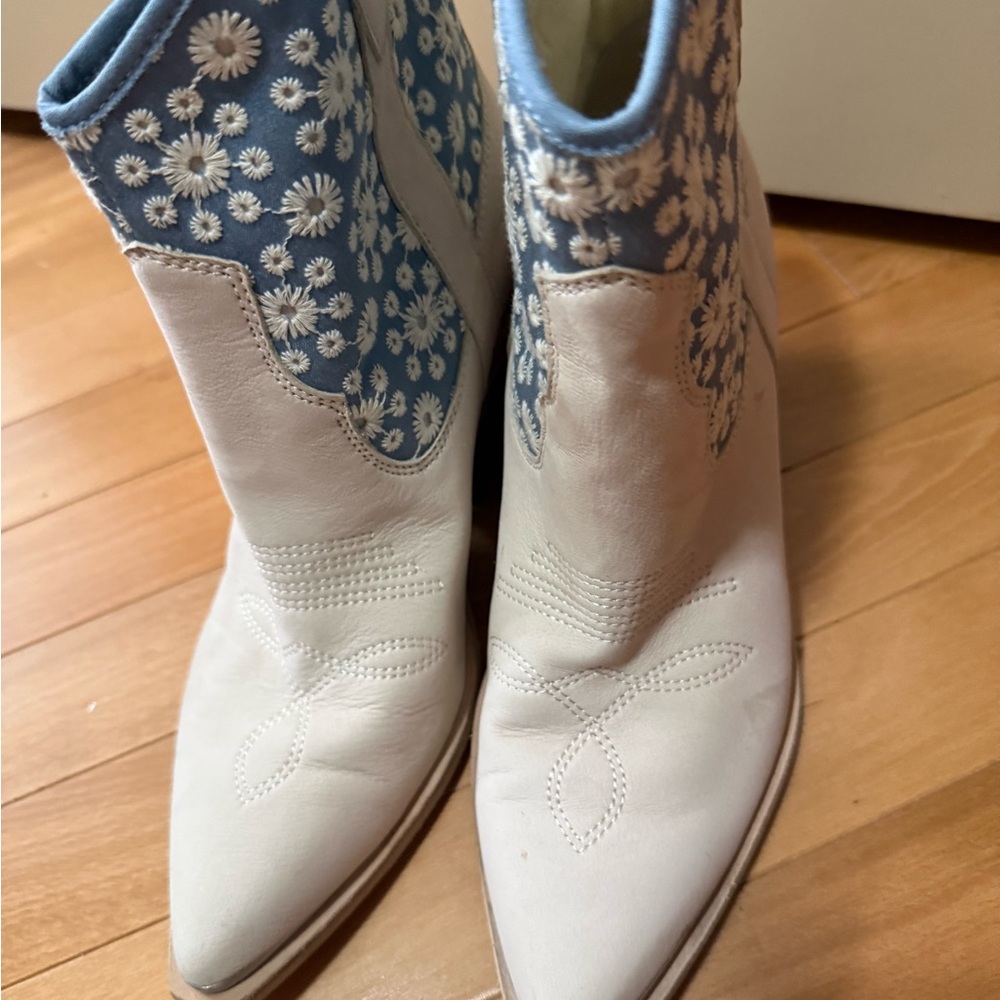 Dolce Vita Nashe Floral Embroidered Cowboy Ankle Boots Rodeo/Concert - Picture 2 of 5